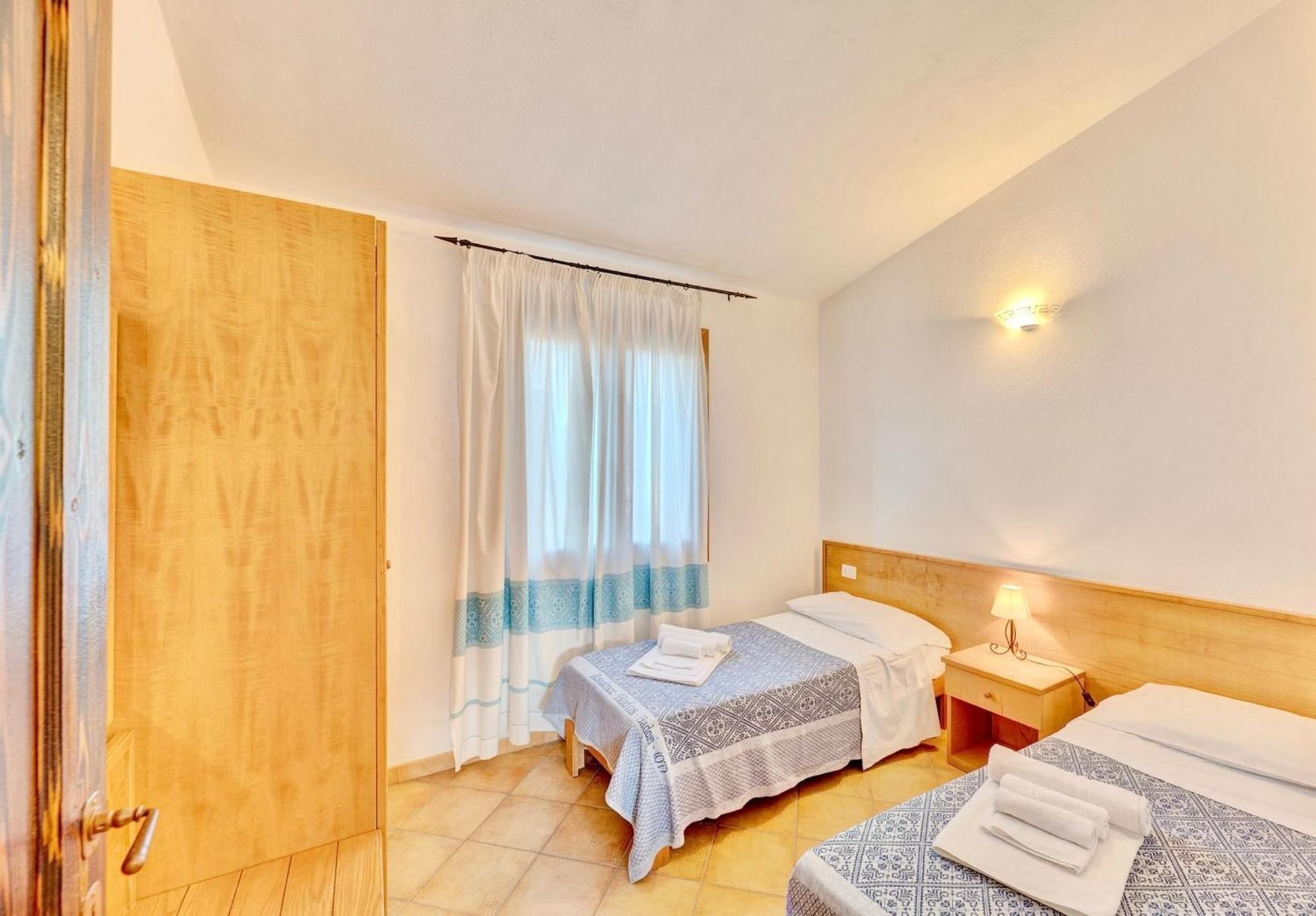 Residence Con Piscina A Badesi, Appartamenti Con Wifi E A.C Zewnętrze zdjęcie